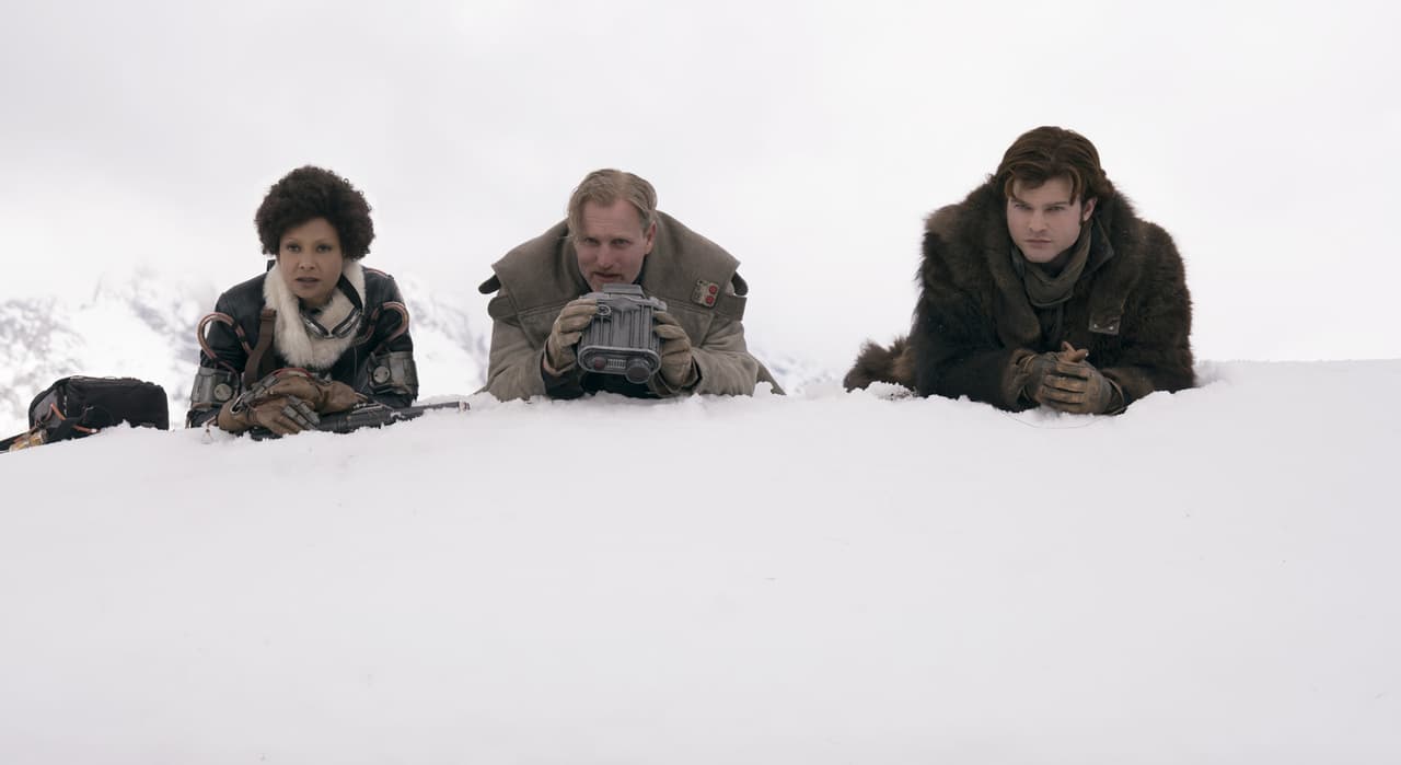 Thandie Newton, Woody Harrelson y Alden Ehrenreich en 'Han Solo: Una Historia de Star Wars'