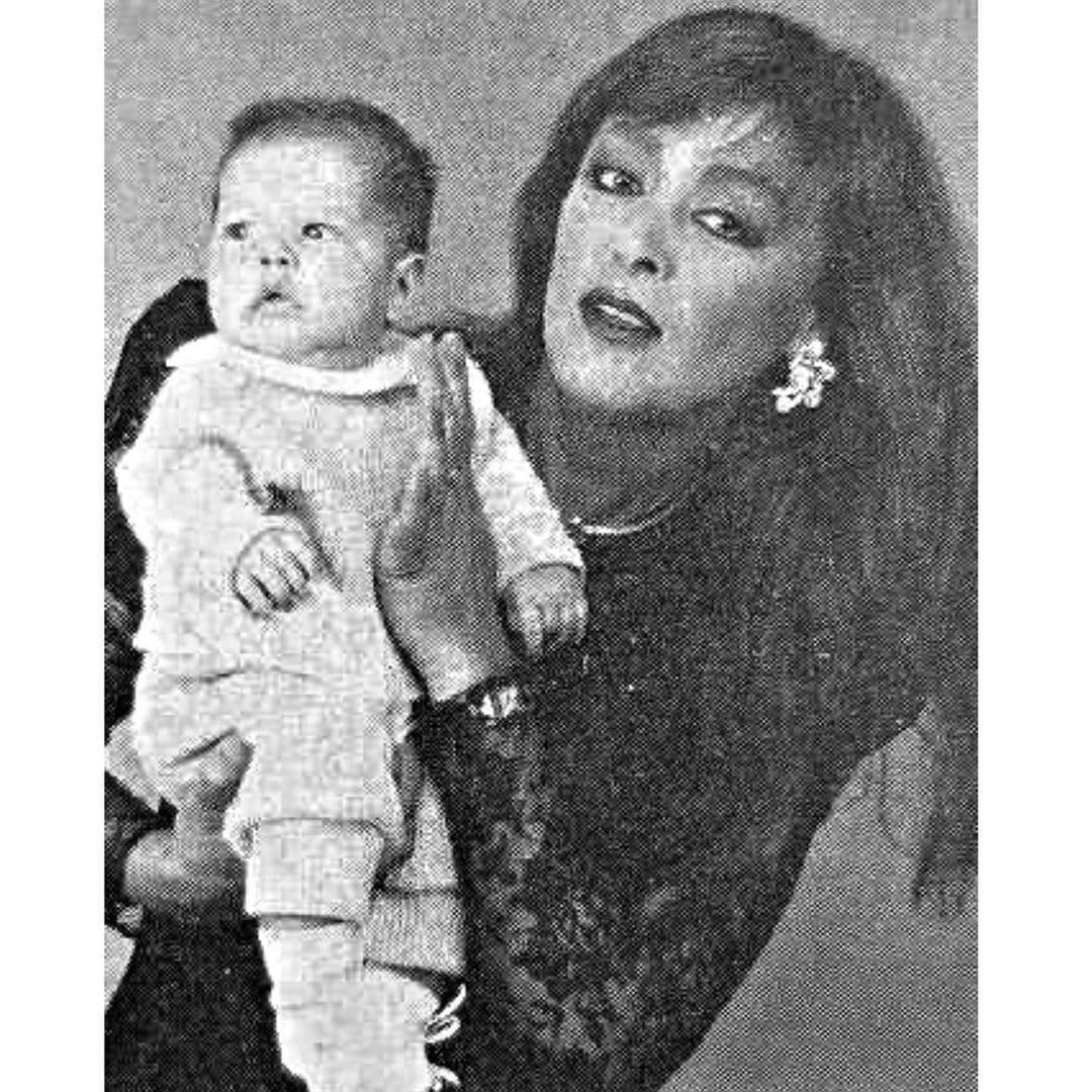 Sylvia Pasquel compartió tres emotivas fotografías de su nieta Michelle Salas y le demostró su cariño.