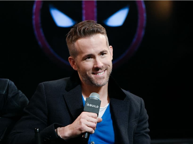 Ryan Reynolds se burla del bigote de Henry Cavill en el nuevo avance de 'Deadpool 2'
