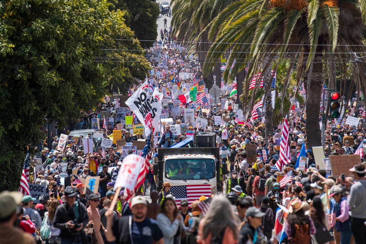 Área de la Bahía alza la voz con protestas “No Kings” contra las políticas antimigrantes de Trump