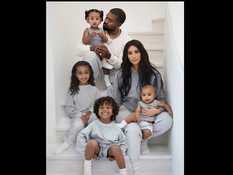 Kim Kardashian y Kanye West agrandaron su familia con el nacimiento de su cuarto hijo, Psalm. El pequeño nació a través de un vientre de alquiler el 9 de mayo.