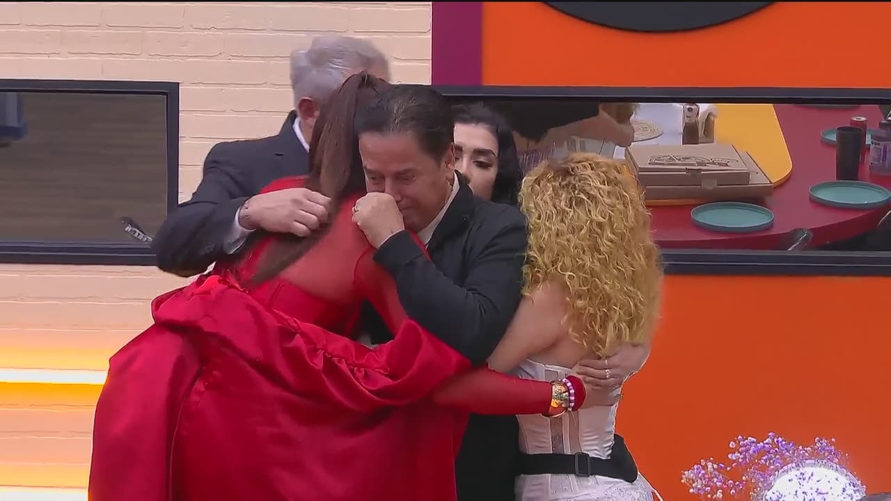 Cuarto Mar consuela a Mario Bezares tras reencuentro con Paul Stanley