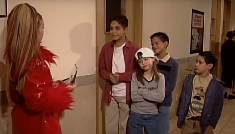 En 2002 se sumó al elenco de 'Cómplices al Rescate', telenovela en la que dio vida a ‘Felipe Olmos’ y a la par, realizó una participación especial en la serie de comedia, liderada por Eugenio Derbez, ‘La familia P. Luche’.