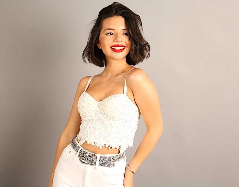 Ángela Aguilar causa sensación con outfit en la pelea del Canelo donde cantó el Himno Nacional