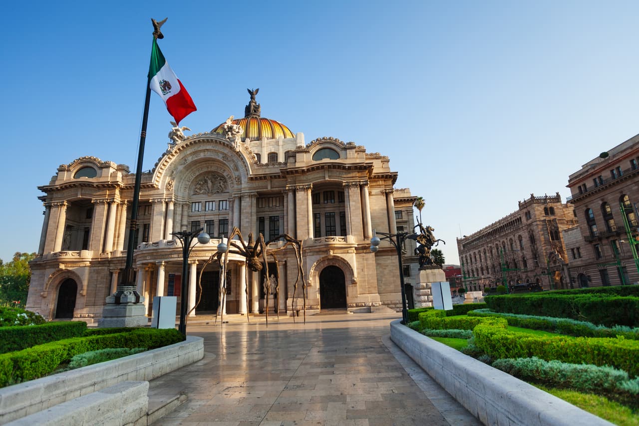 La 'polémica' obra de Zapata permanecerá en Bellas Artes pero se retirará su publicidad