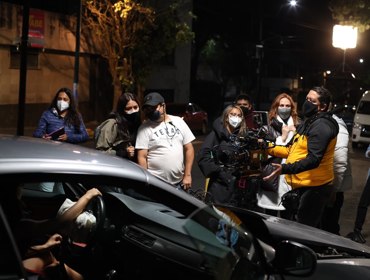La producción cuidó todo detalle a altas horas de la noche.