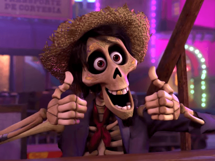 <b>Héctor Rivera de 'Coco'</b>
<br>En una película en la que se habla precisamente sobre la muerte, no podía faltar el caso del personaje que no merecía ese destino. Tal es el caso de Héctor Rivera, sobre quien se revela cerca del final de la película que no murió por una indigestión ocasionada por un chorizo, sino que fue envenenado por el mismísimo Ernesto de la Cruz. No merecía morir y menos de esa manera, pues se vio cómo este acontecimiento marcó a toda una familia de una u otra forma.
