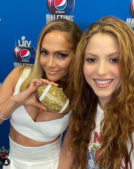 En septiembre de 2019 se dio a conocer que tanto Shakira como Jennifer Lopez conformarían el show central del Super Bowl en 2020. “Sería demasiado difícil de creer. Y hoy es una realidad. Creo que es el ejemplo palpable de cómo todo realmente es posible y creo que lo único que importa es el tamaño de los sueños”, dijo la estrella latina en conferencia, previa al evento que se realizará en el Hard Rock Stadium de Miami, Florida.