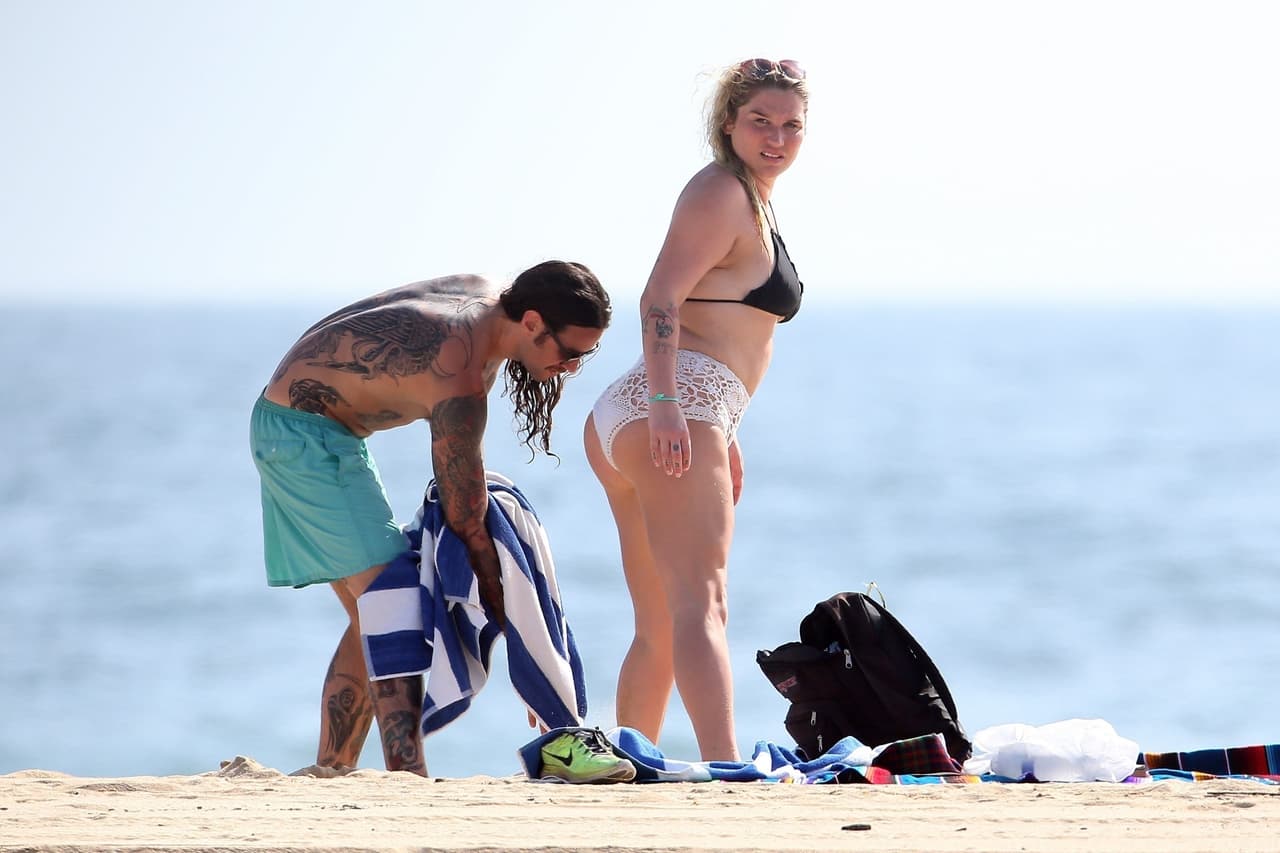 Kesha se suma a las cantantes que gustan visitar México, ella se encuentra vacacionando en Todos Santos, México.