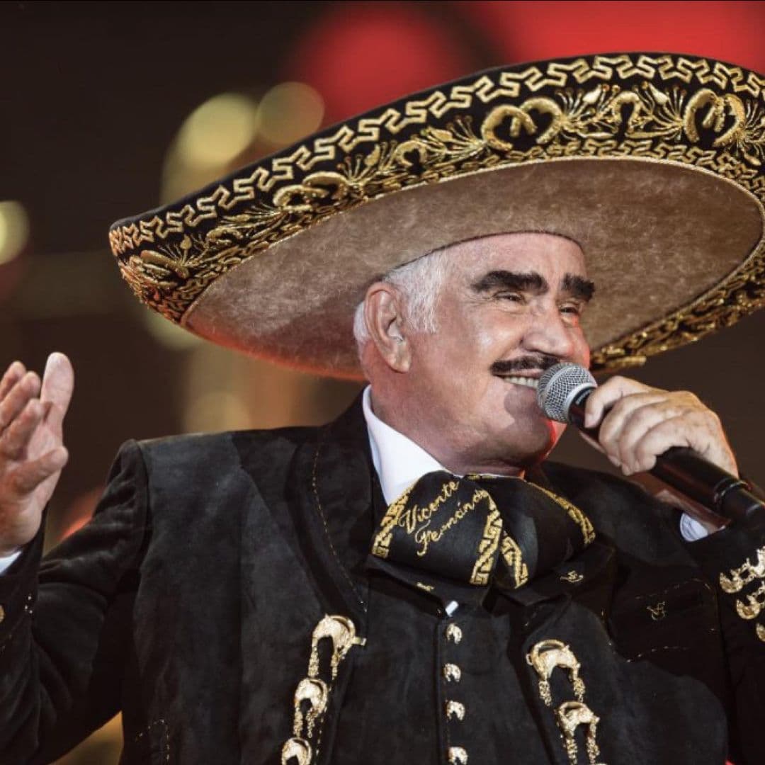 Vicente Fernández reaparece en redes sociales y agradece a fans pedir por su salud