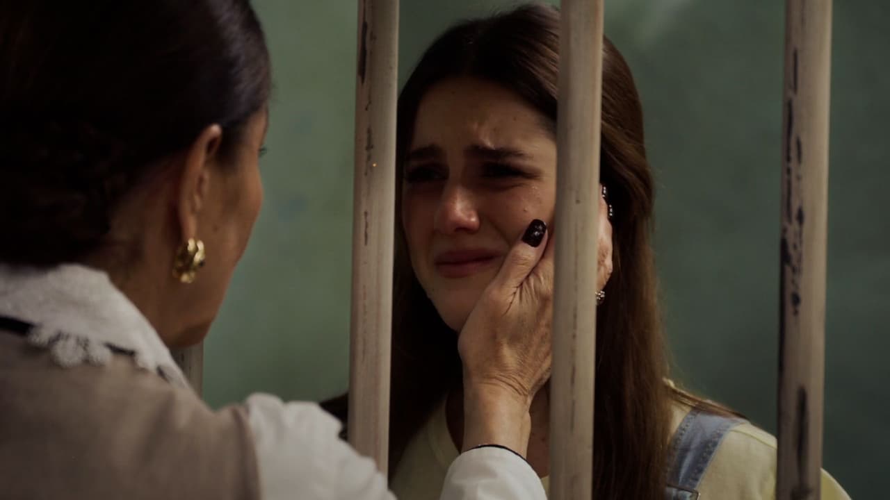 Leonor intenta convencer a Eva de que está loca. Esto pasó en 'Amor Amargo'