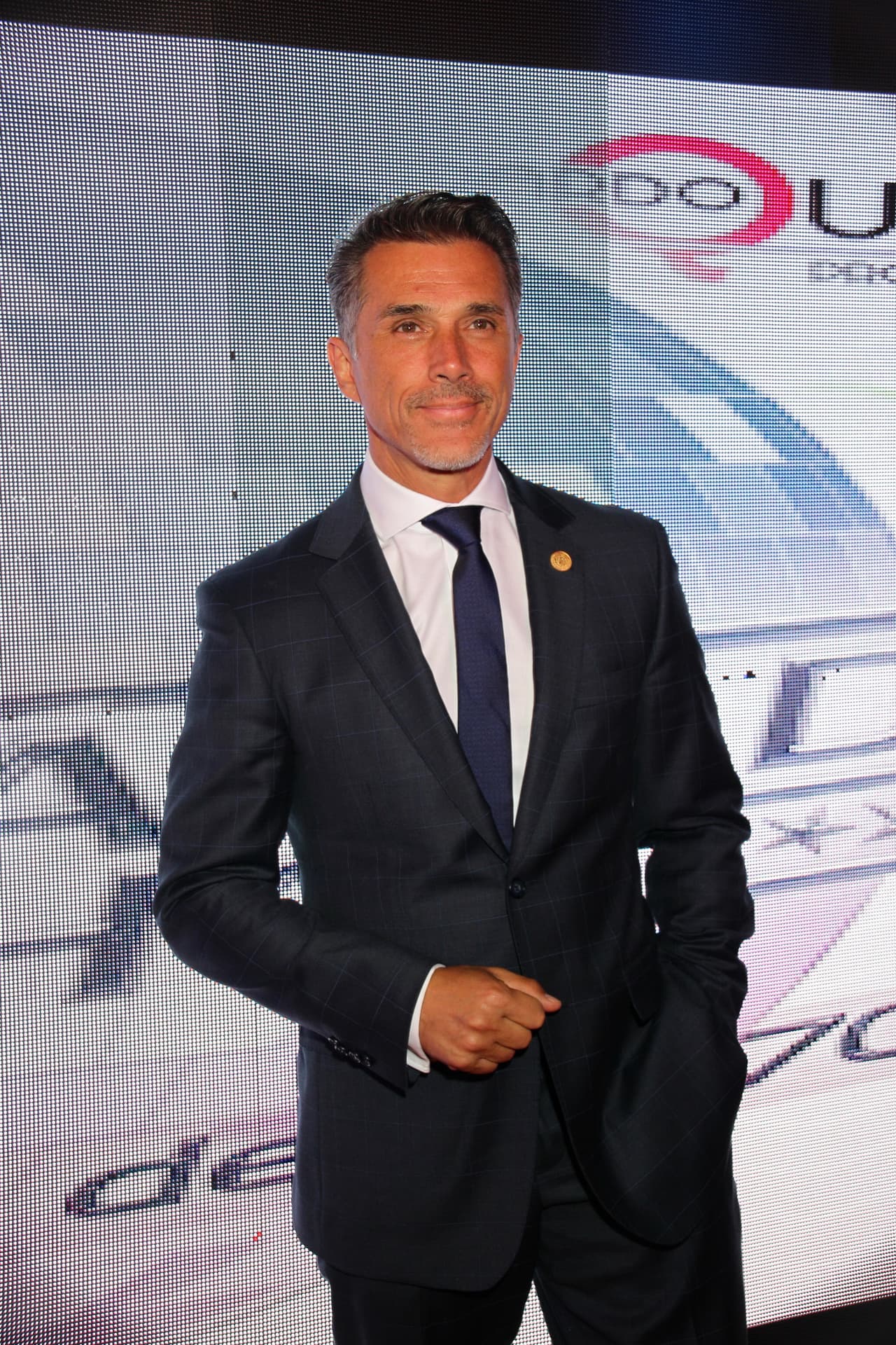 Sergio Mayer, quien fue el encargado de anunciar el lamentable deceso de su amigo, también le dedicó emotivas palabras a través de un video que publicó en Twitter. “Estoy lastimado, devastado por la pérdida de un gran amigo, un hermano porque hay hermanos que son de sangre y hay hermanos que se escogen para la vida y él era mi hermano porque así lo decidimos los dos. Comparto con ustedes la lamentable pérdida de mi hermano Xavier Ortiz, que mucho de ustedes lo conocen como ‘El Conejo’. Compañero y hermano de Garibaldi. Te amo Xavier”, precisó.