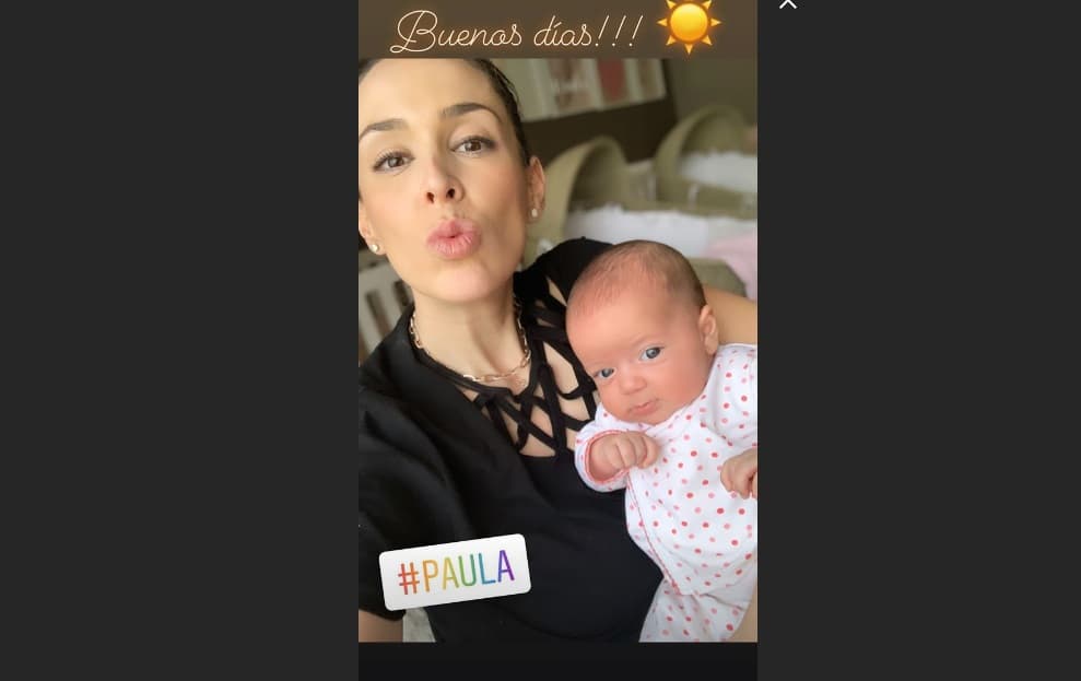 Jacqueline Bracamontes posó con su pequeña Paula
