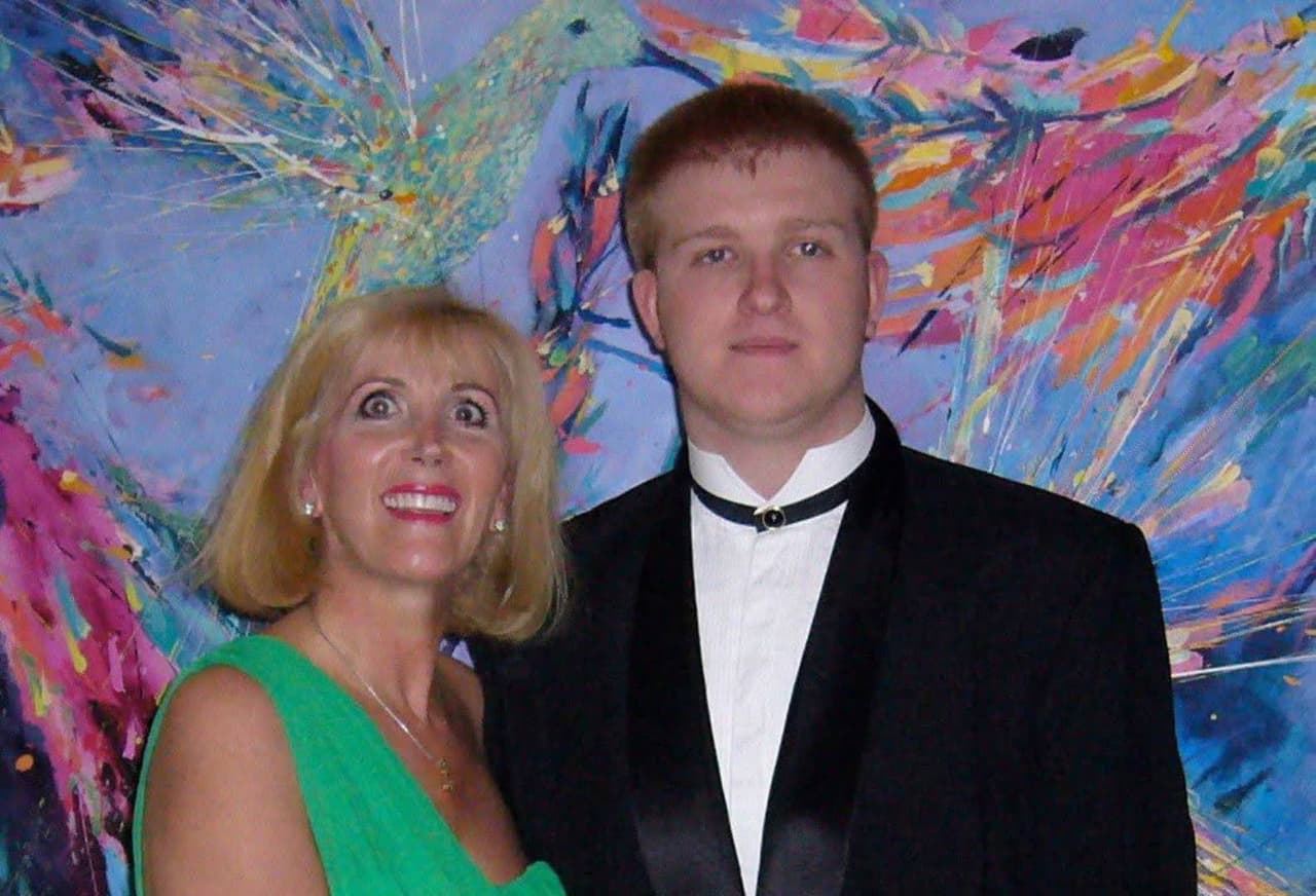Rory Sykes y su madre Shelley.