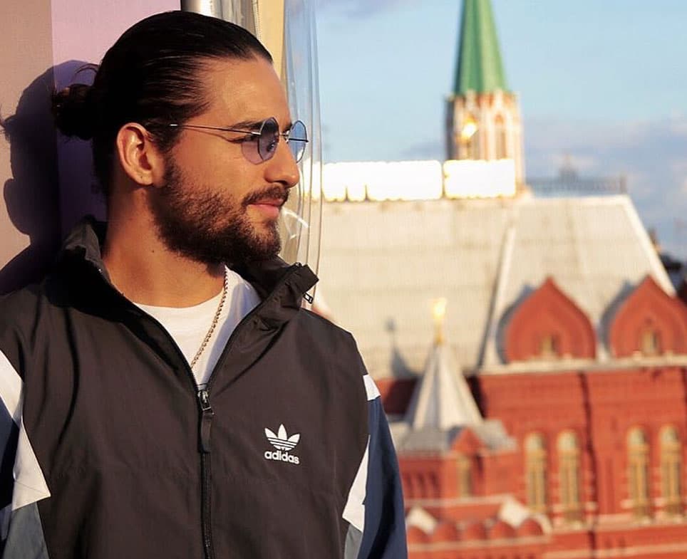 Maluma sorprende al hacer la ‘Britney señal’ en red social