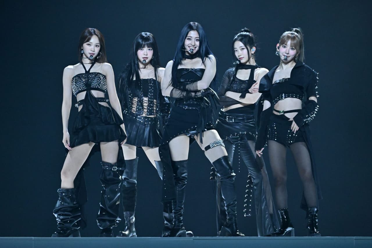 Grupo de K-Pop Le Sserafim hace homenaje a Selena Quintanilla y lanza cover de 'Amor Prohibido' 