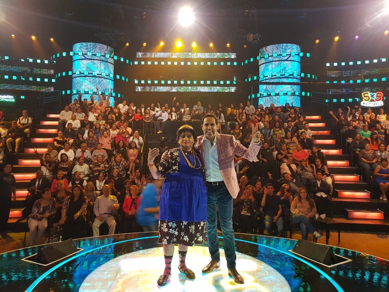 “5x8 Comedia” regresa con nuevos comediantes y totalmente recargada