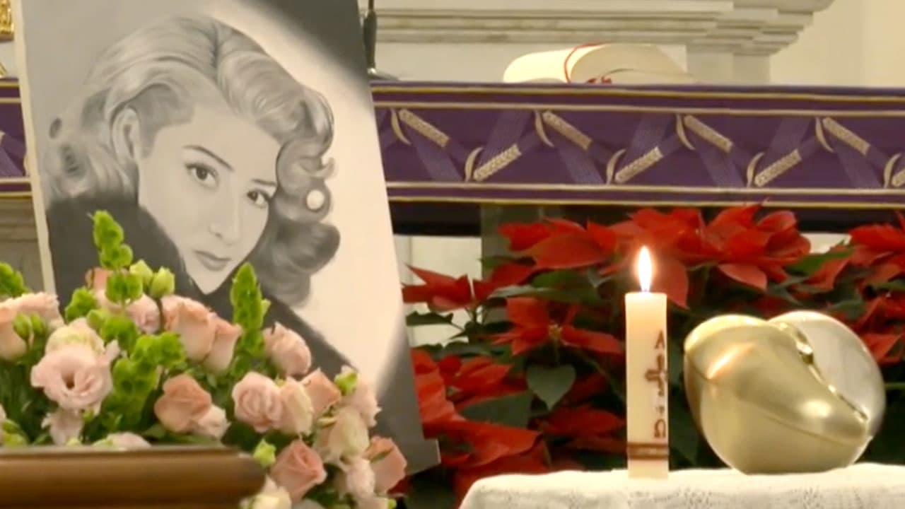 Familiares y amigos rinden tributo a Silvia Pinal con una misa y una urna especial