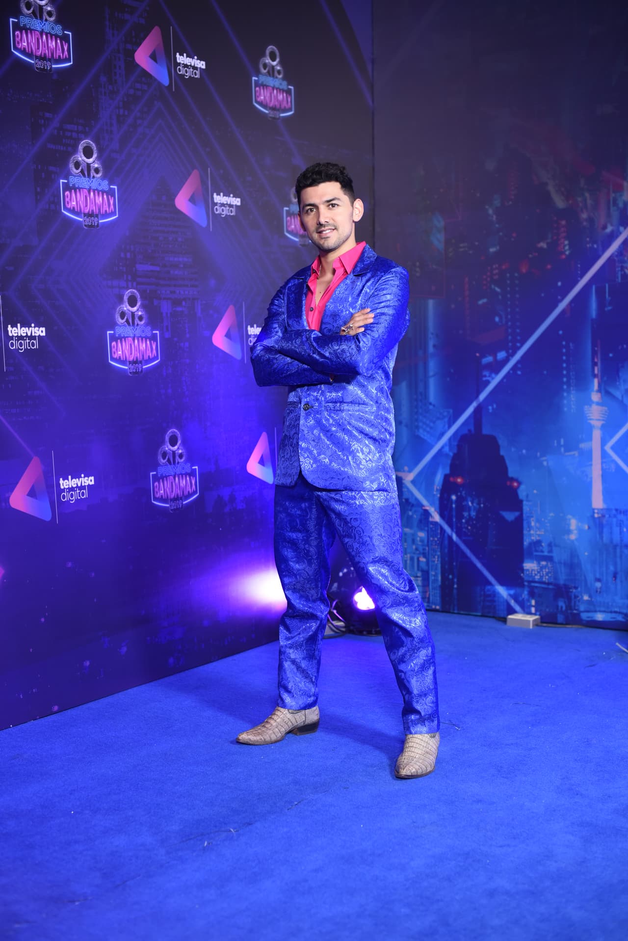 Miguel Martínez fue uno de los conductores de la alfombra azul para el canal Bandamax.