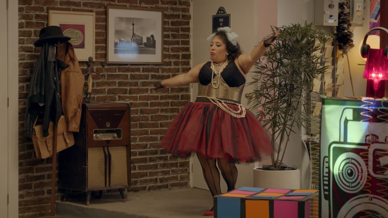 Te traemos un recuento de los mejores outfits que nos ha mostrado Toña a lo largo de 40 y 20, empezando con este nuevo con que la llamaron la 'Cindy Lauper mexicana'. 
<br>
<br>Lo lució en la quinta temporada durante la fiesta de generación de Paco y Beto, ambientada en los 90's.