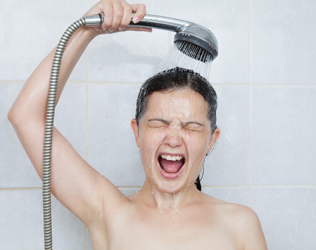 ¿Es bueno bañarse con agua fría?