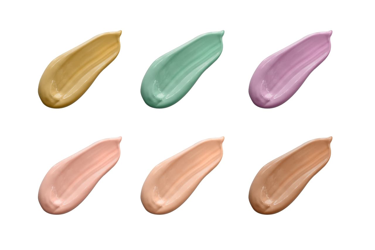 Además de los pre-correctores de colores, también podemos encontrar pre-correctores en tonos "piel".