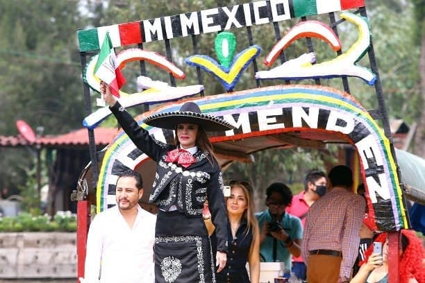 Lucía Méndez se convirtió en tendencia este jueves luego de protagonizar una desafortunada presentación de su sencillo 'Mi México' en el programa de espectáculos De Primera Mano, donde pidió parar el audio.