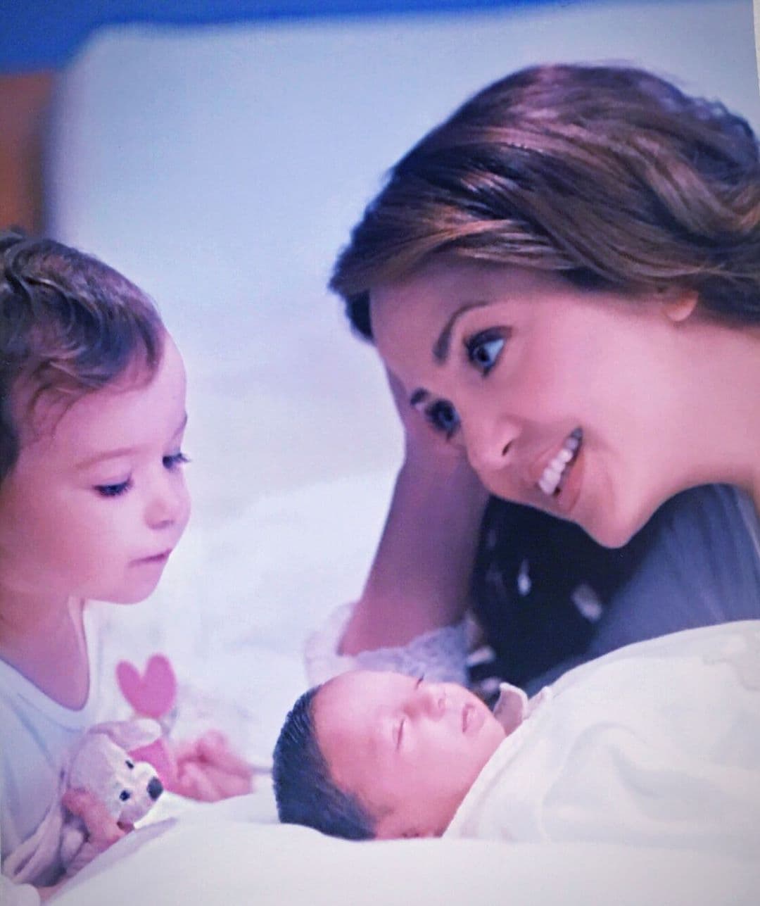 Andrea se convirtió en madre en 2005 cuando nació su hija Mía Rubín. Dos años después, nació su segunda hija Nina; Sin embargo, la pareja no ha parado de trabajar hasta el día de hoy.