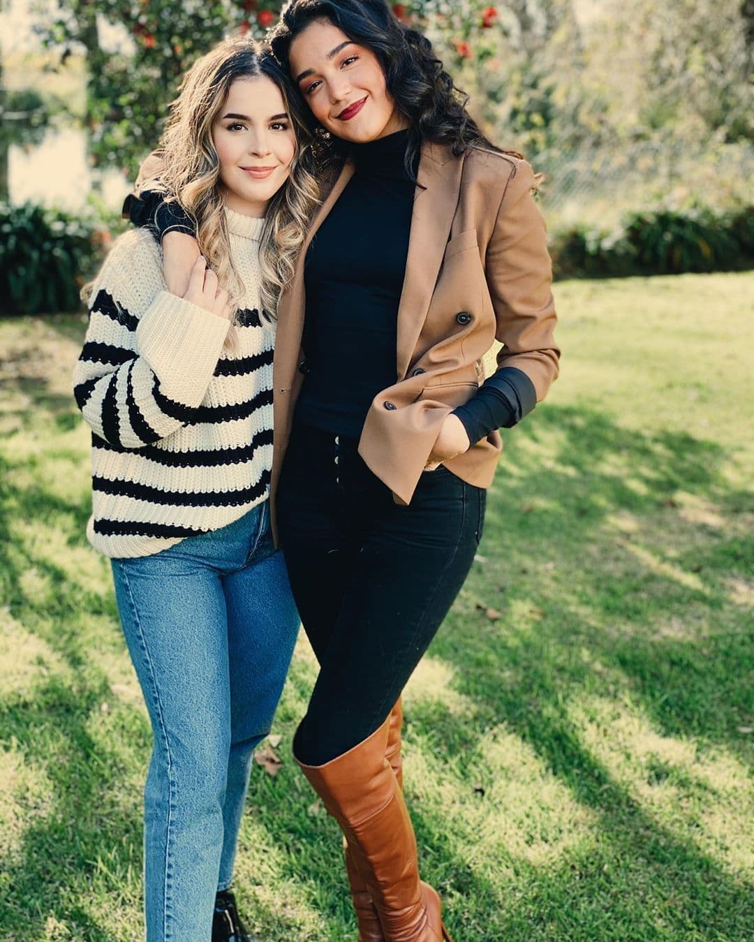 Las hermanas Capetillo Gaytán inauguraron su canal de YouTube el 12 de junio con un video contando 50 cosas sobre ellas, te presentamos las más relevantes.
