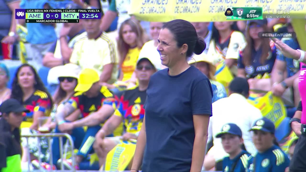 ¡Del Campo perdona el primer gol para Rayadas de forma increíble!