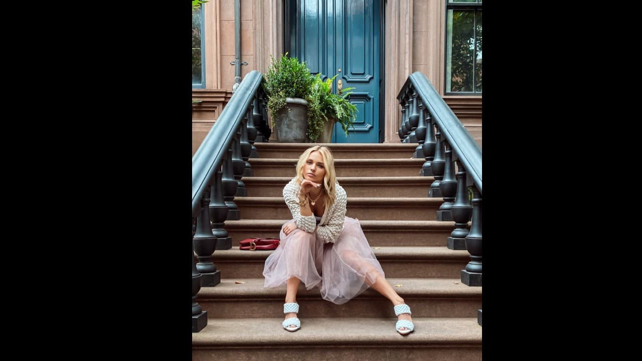 Al ver cristalizado uno de sus más grandes anhelos, Irina Baeva, que días antes visitó una de las locaciones de la famosa serie, pidió a sus fans que no dejaran de soñar porque todo se hace realidad.