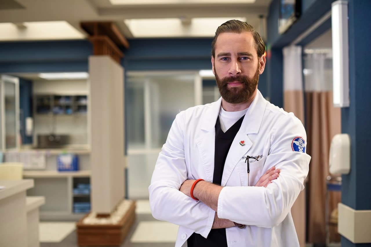 Carlos de la Mota vive la experiencia de ser un cardiólogo en Médicos Línea de Vida