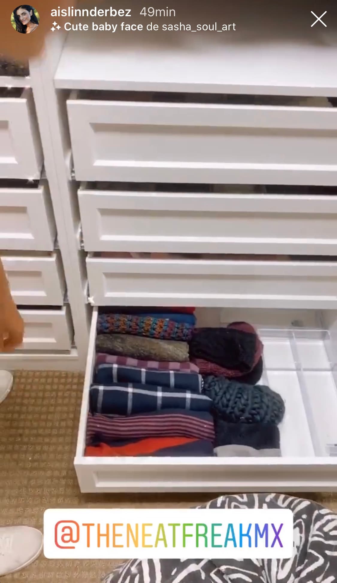 Pero no solo ropa de verano, accesorios usados en otoño e invierno como gorros y bufandas tienen su propio espacio.