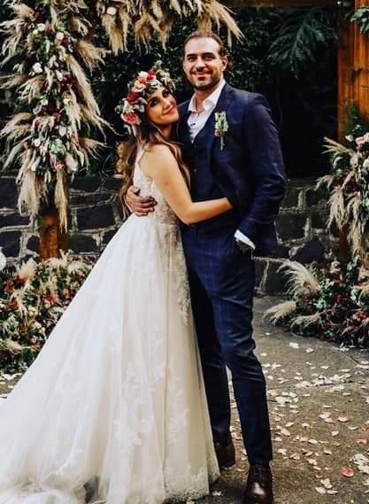 Dulce María aseguró que desde la primera ocasión que la atendieron, la trataron muy bien. "Te hacen sentir especial y cada vez que iba me probaba mil vestidos".