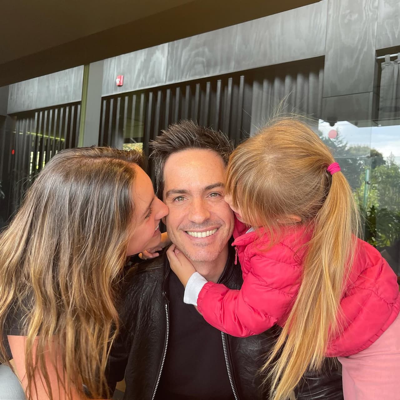 Mauricio Ochmann acepta que con la paternidad hizo las paces con su pasado