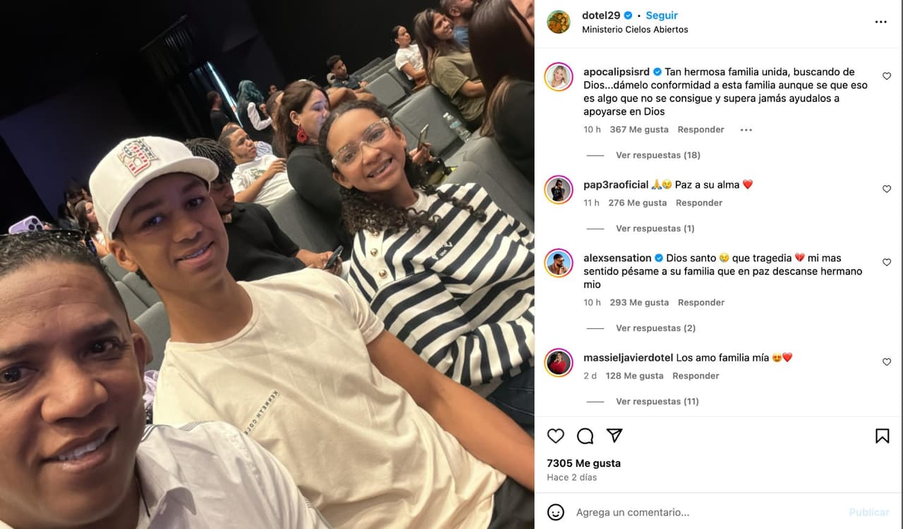 Octavio Dotel y sus hijos.