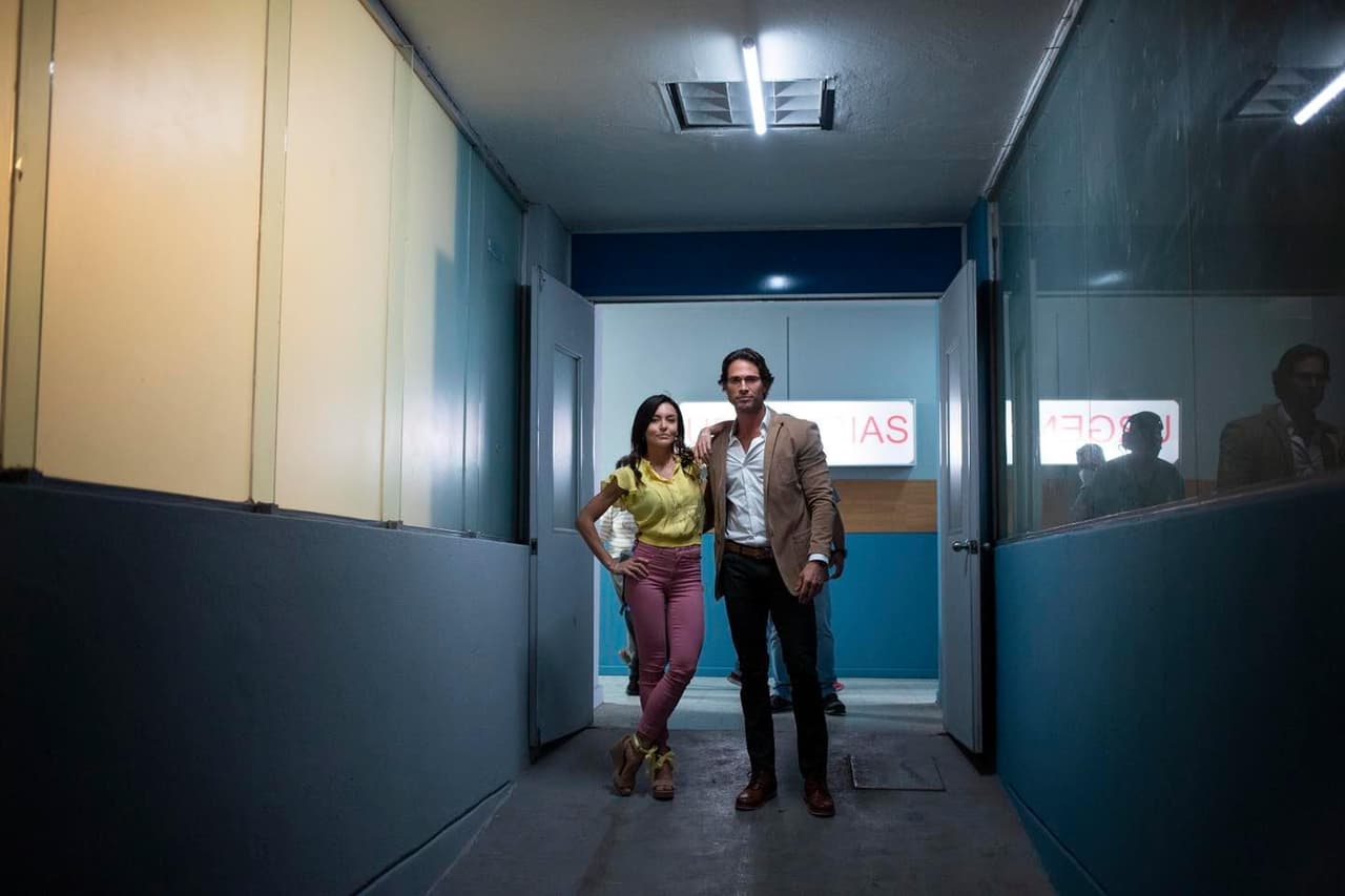 Actualmente, Angelique Boyer y Sebastián Rulli protagonizan la telenovela 'Vencer el Pasado'. En entrevista para el programa Hoy, la pareja habló sobre cómo es volverse a reencontrar a nivel profesional y qué los motivó a aceptar este proyecto juntos: "Estamos muy contentos de pertenecer a una producción que está tan preocupada y ocupada por transmitir un mensaje, Rosy -la productora- se especializa por contactar a las ONGs para saber cuáles son esos temas que hoy en día necesitamos comunicarle a la gente y de alguna manera llegarles a sus corazoncitos".
