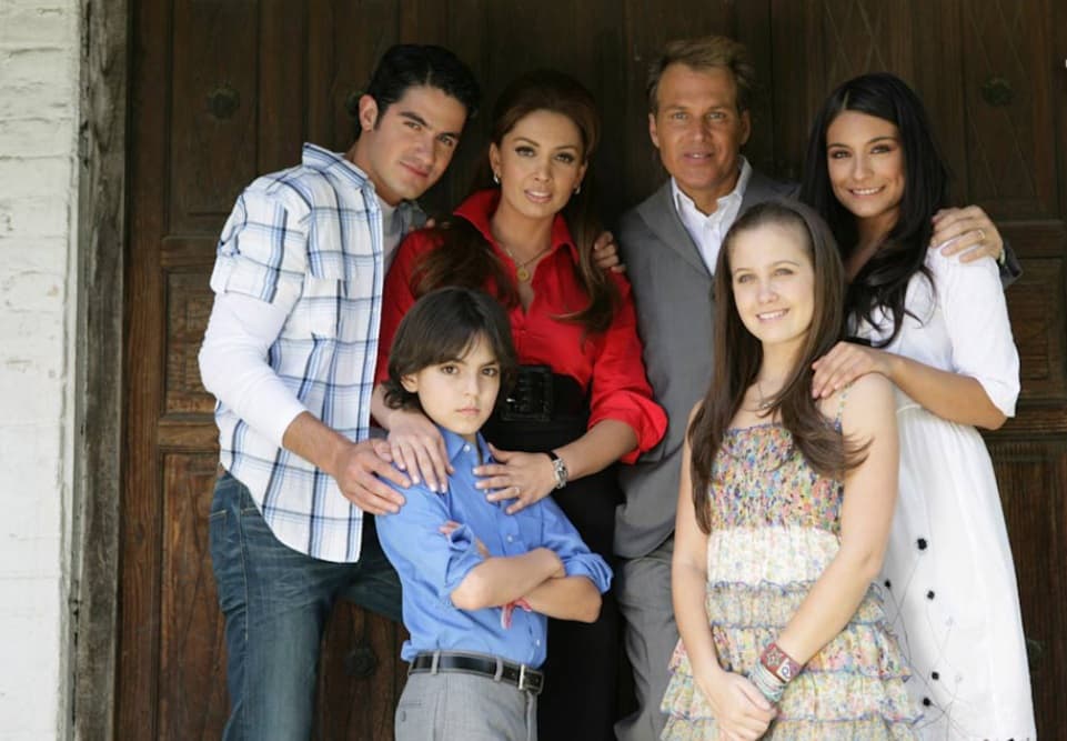 Su carrera iba en ascenso y era cada vez más común verla en los melodramas. Es así como en 2008 recibe su primer protagónico en ‘Juro que te amo’, ahí dio vida a ‘Violeta’ y trabajó junto a Paty Navidad, José Ron y Alejandro Ávila.