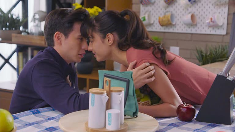 Rodrigo le roba un beso a Gemma | Shows Vencer el Pasado | Las Estrellas