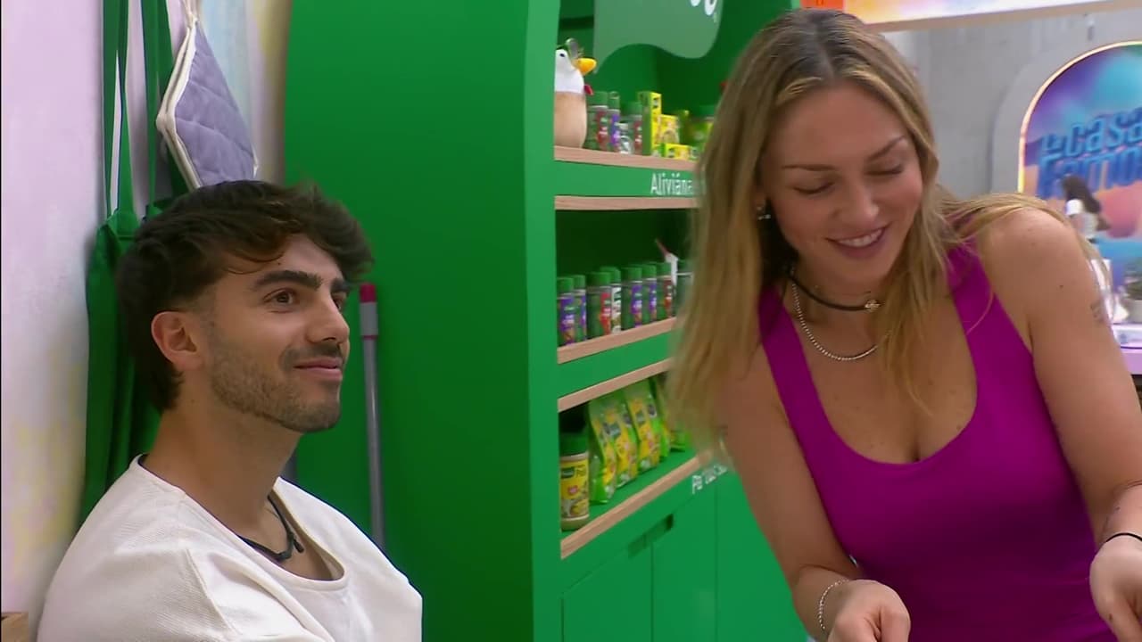 Fede Vigevani y Gema Garoa protagonizan romántico momento con un beso