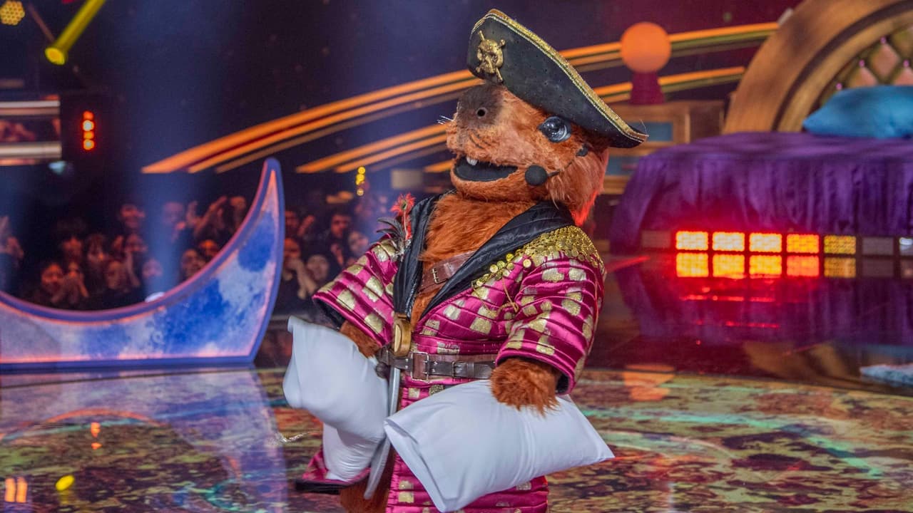 Capi Bara reta a almohadazos a Omar Chaparro en ¿Quién es la Máscara?