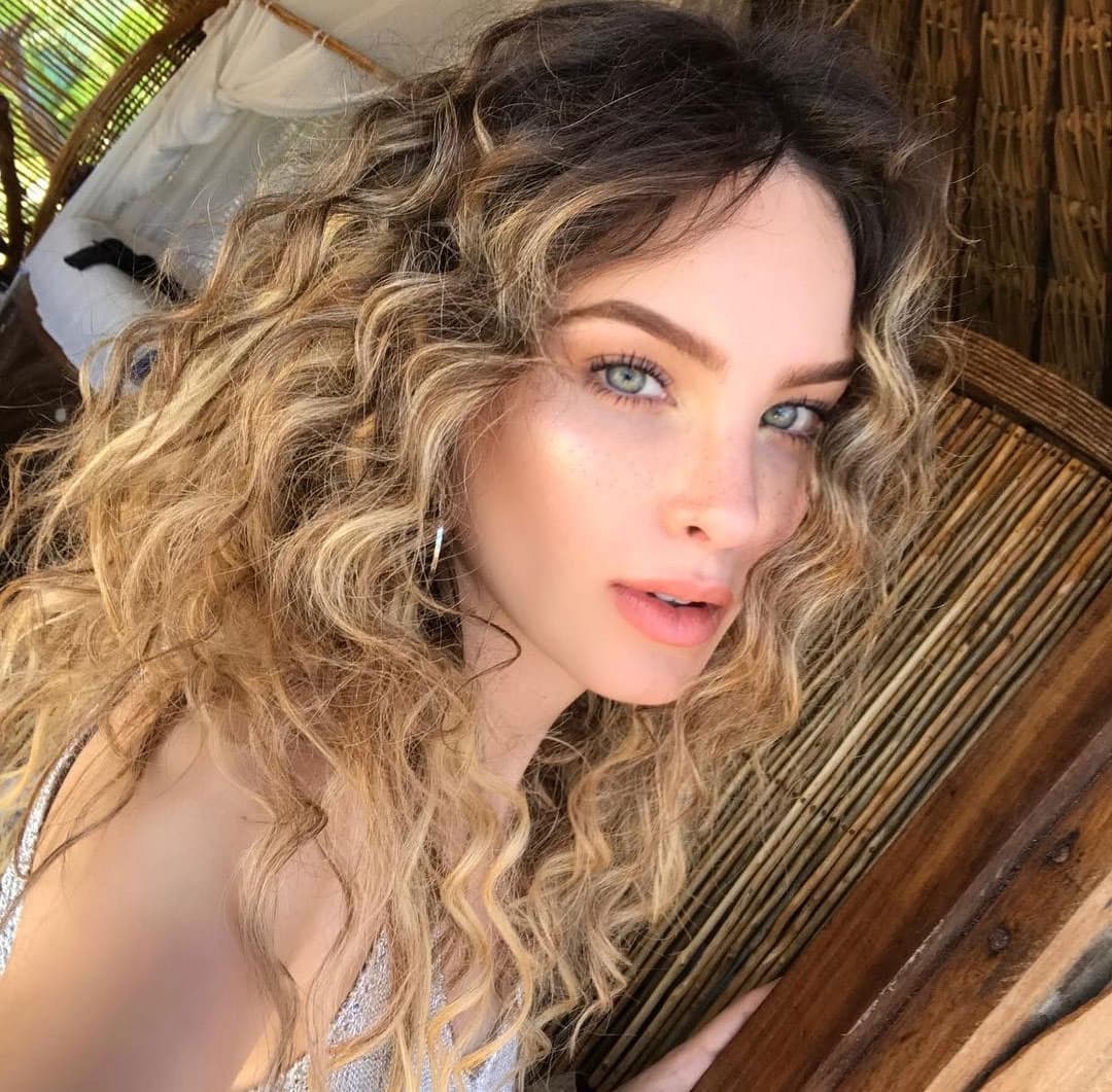 Belinda publica tan candente topless que hasta aseguran que Maluma dio “like”