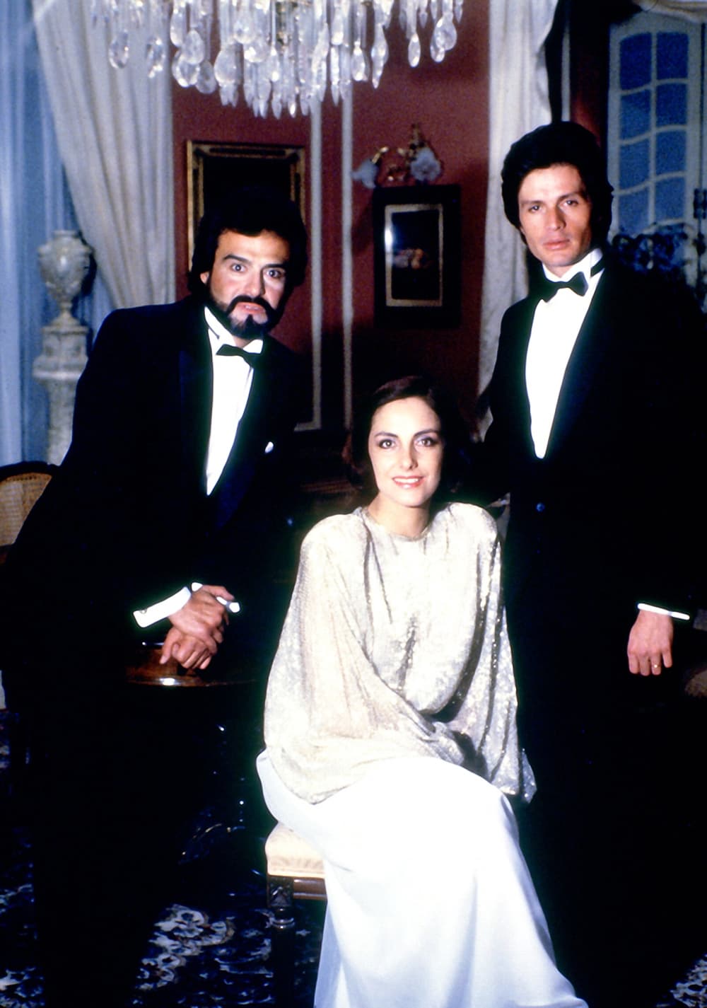 Diana Bracho encarnó a ‘Leonora Navarro’, una mujer que es seducida por ‘Alejandro’, cuyo objetivo es que ella se embarace para después poderle quitar al niño y presentarlo como suyo para hacerse con la herencia.