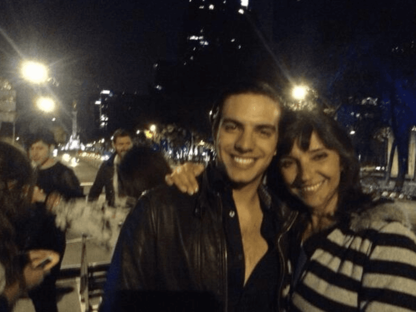 Aunque al parecer sufrió la traición del comediante, la mamá de Vadhir Derbez reveló que ella también le fue infiel. “Para que se entere, yo sí le puse los cuernos a tu papá, pero antes que él”, expresó.