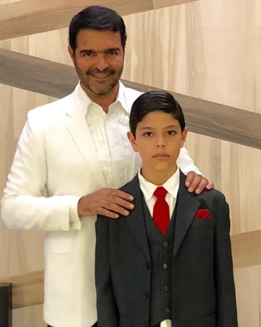 Daniel es fruto de la relación del cantante con Raquel Piedra y el parecido del menor con el cantante es indudable.