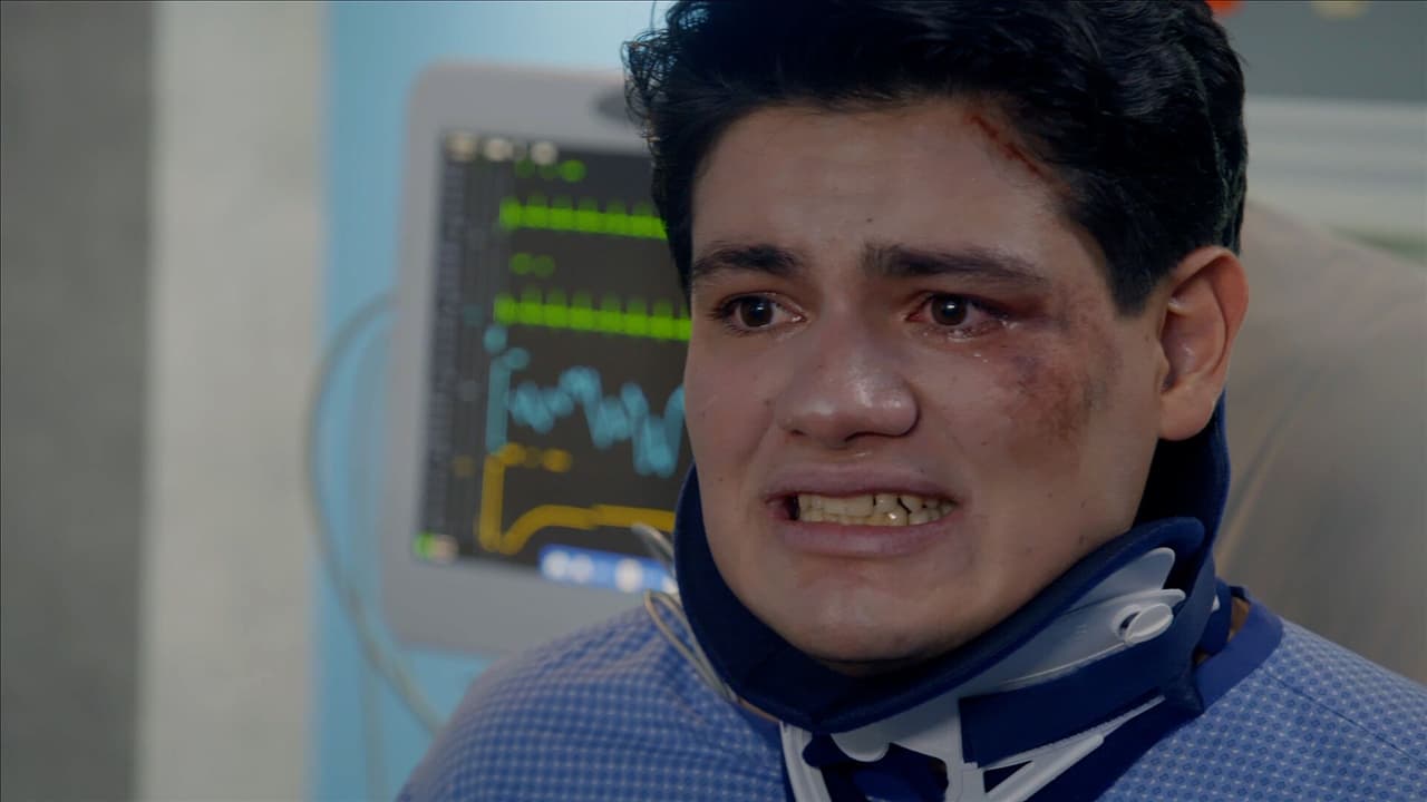 La Rosa de Guadalupe: Patricio va a dar al hospital, inmovilizado