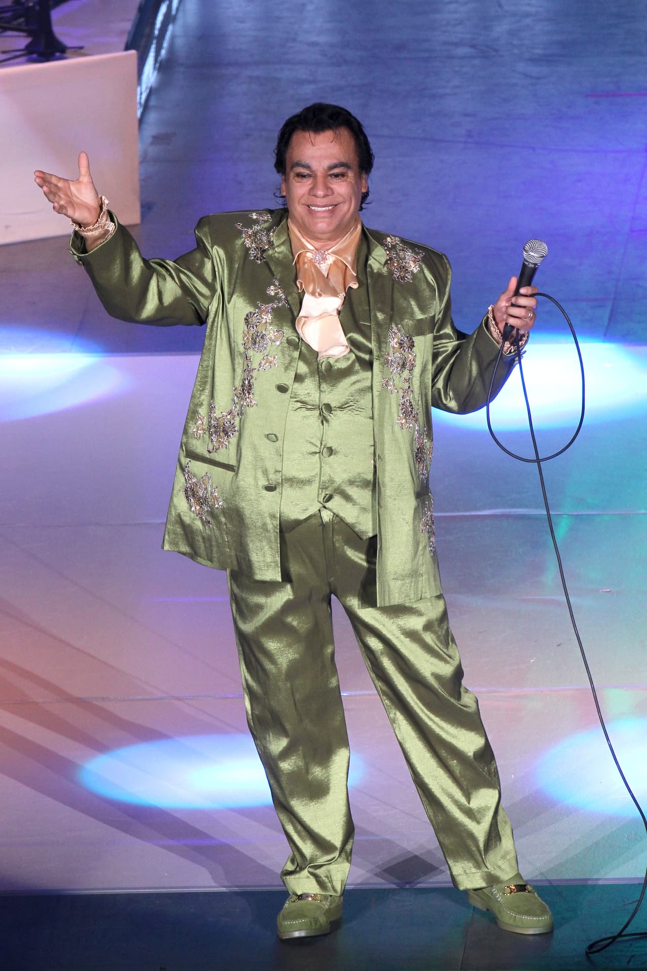 Mexico, D.F (02/07/2013).- El cantante y compositor Mexicano Juan Gabriel, en concierto en el Auditorio Nacional. PHOTOAMC.