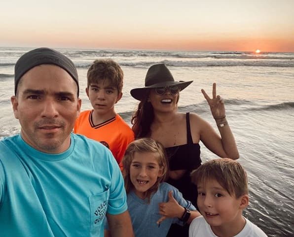 Galilea Montijo hizo más grande a su familia al convertirse en la confidente de Claudio y Alexis, los hijos del matrimonio anterior de su pareja Fernando Reina Iglesias.