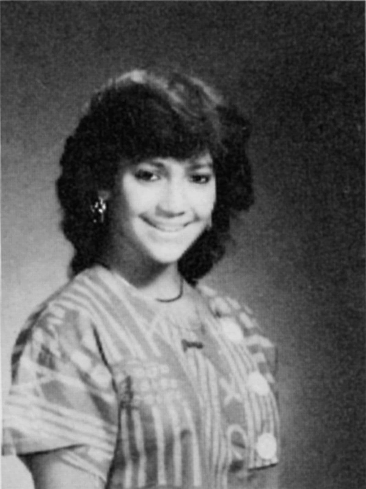 JLo nació en Bronx, Nueva York, el 24 de julio de 1969 y comenzó a bailar y cantar a los cinco años.