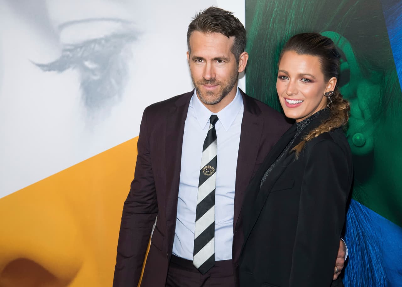 Blake Lively y Ryan Reynolds. La pareja, con 10 años de diferencia, se conoció en la película ‘Linterna Verde’; se casaron en 2012 y son padres de Inez y James Reynolds.